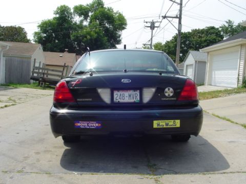 2000 Ford Crown Victoria photo