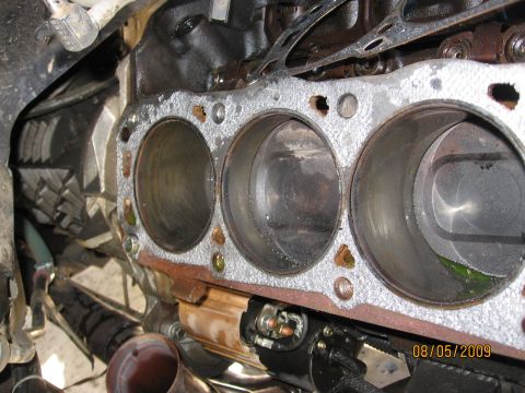 1994 Ford Bronco - Close-up view of engine block cylinders and gasket, with a date stamp of 08/05/2009.