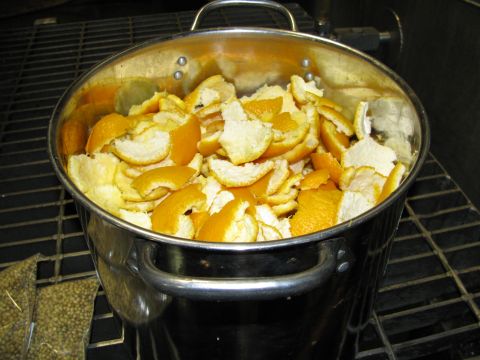 1985 Ford LTD Crown Victoria - A large pot is filled with citrus peels, likely for zest or flavoring.