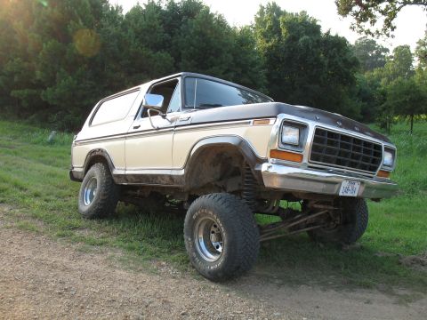 1979 Ford Bronco - found a new ditch to drive into