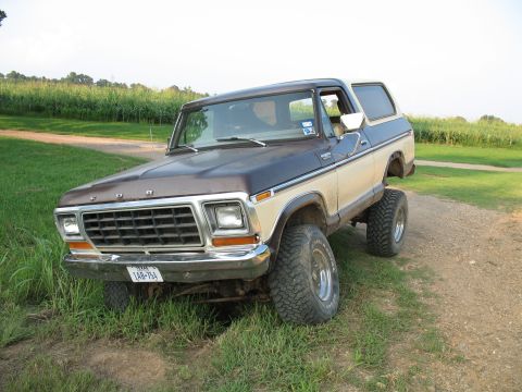 1979 Ford Bronco - nose in and check the rear flex