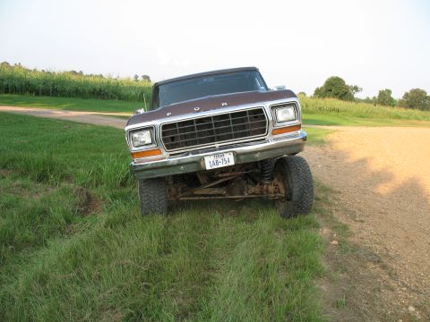 1979 Ford Bronco - it looks so unimpressive from the front...