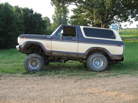 1979 Ford Bronco - from the side/ end 1st flex test