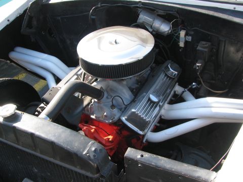 1990 Ford Bronco - engine bay shows a V8 with a chrome air cleaner, finned valve covers and ceramic-coated white headers.