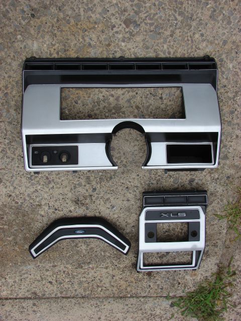 1985 Ford F-150 - XLS Bezels and Horn Pad non A/C