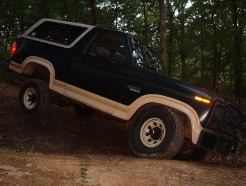1983 Ford Bronco - After spooling my winch cable on, I couldn't resist a quick run across Greg's creek.