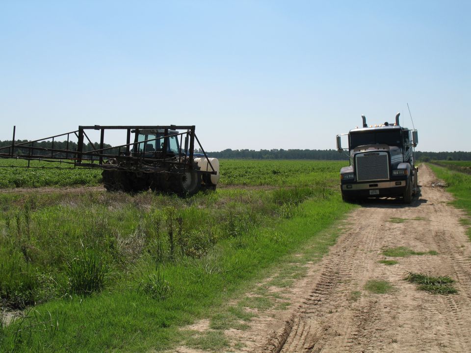 Spray rig and water tanker