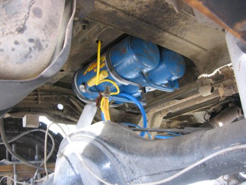1989 Ford Bronco - Undercarriage view shows dual blue air tanks with visible yellow and blue hoses and fittings.