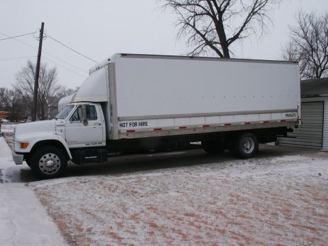 1999 Ford F-800 photo