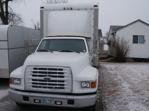 1999 Ford F-800 photo