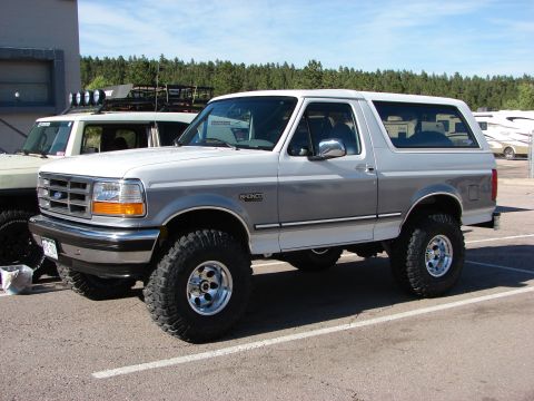 1995 Ford Bronco - This lifted Ford Bronco features a two-tone paint scheme and aftermarket wheels.