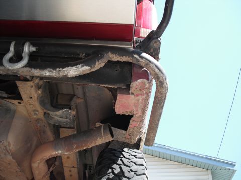 1991 Ford Bronco - The rear of a 1991 Ford Bronco shows its bumper, tow hitch, and a spare tire.