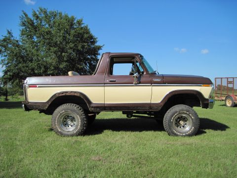 1979 Ford Bronco - First time topless on the new suspension.
