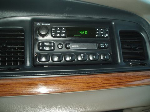 1999 Ford Crown Victoria photo