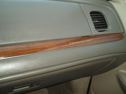 1999 Ford Crown Victoria photo