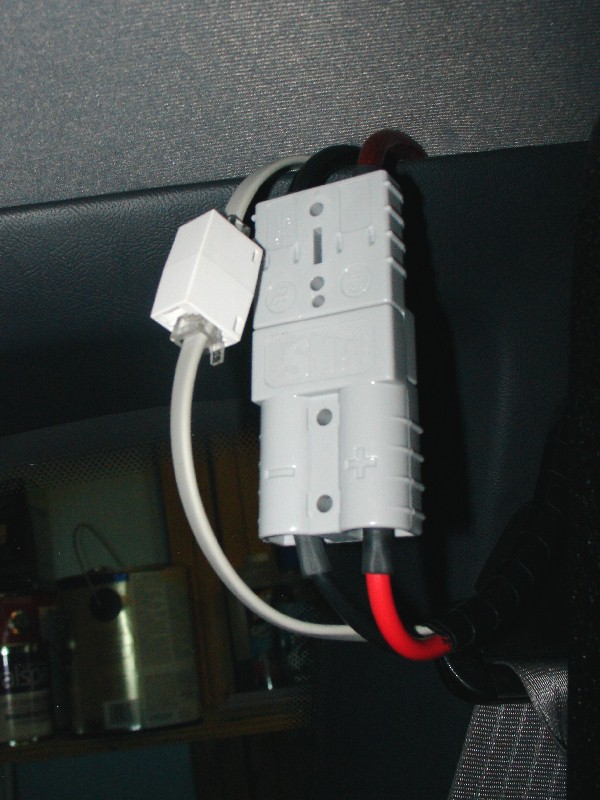Anderson Powerpole connector with red and black wires