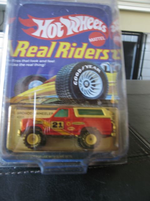 1986 Ford Bronco - Diecast model of a Ford Bronco in its original Hot Wheels packaging.