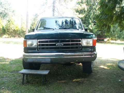 1990 Ford Bronco - Front view of a green 1990 Ford Bronco parked outdoors.