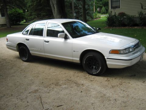 1997 Ford Crown Victoria photo