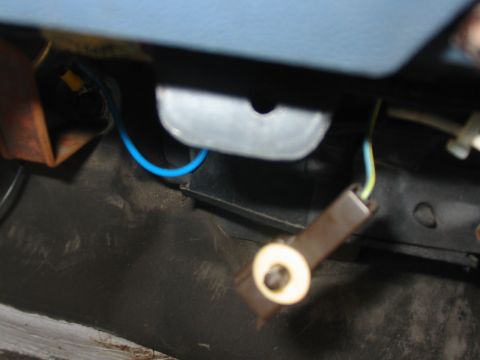 1992 Ford Bronco - ABS test connector located under right hand side of the glove box.