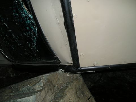 1986 Toyota Hilux - Detail of a damaged vehicle windshield and frame, showing structural elements.