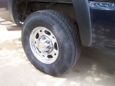 1994 Ford F-150 - The chrome wheel features a Chevrolet emblem on the hubcap.