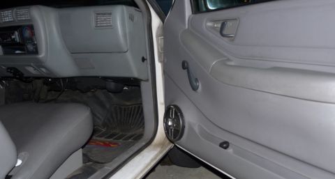2006 Ford E350 - Installed my MB Quart FSA 216 6.5" components in the doors. Tweeters mounted in map pocket, and crossover below the arm rest.