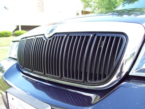 1999 Mercury Grand Marquis - Close-up of the front grille on a 1999 Mercury Grand Marquis.