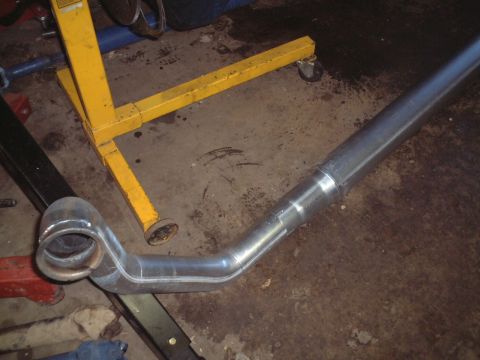 2000 Ford Excursion - A custom exhaust pipe is shown, not a 2000 Ford Excursion.