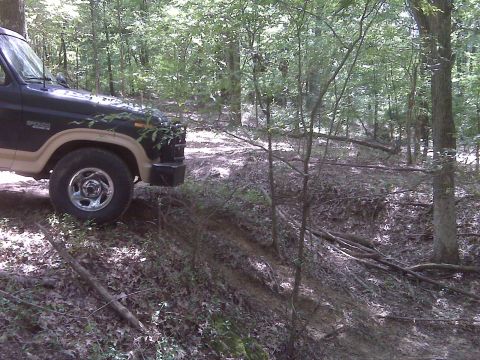 1983 Ford Bronco - Entering a tight ravine that has, up til now, only accomodated 4-wheelers.