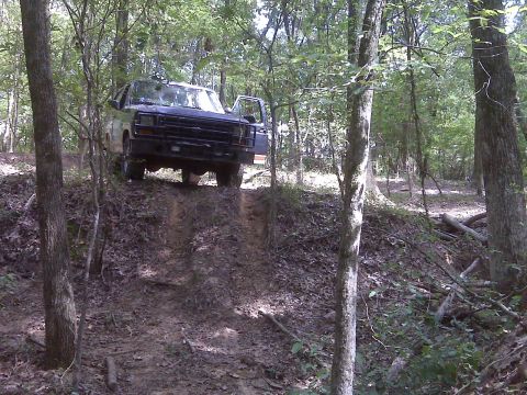 1983 Ford Bronco - Entering a tight ravine that has, up til now, only accomodated 4-wheelers.