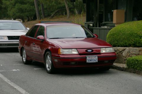1990 Ford Taurus - Red 1990 Ford Taurus sedan with California plates 5UWX162.