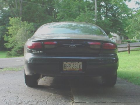 1999 Ford Taurus - Rear view of a 1999 Ford Taurus parked in a driveway.