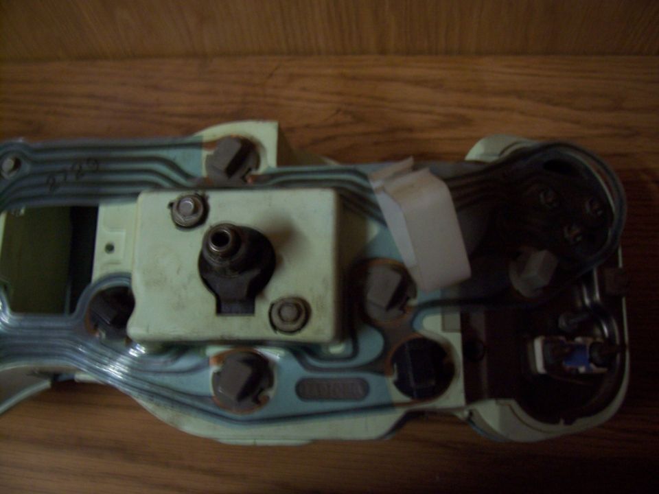 Dashboard gauge cluster circuit board with wiring