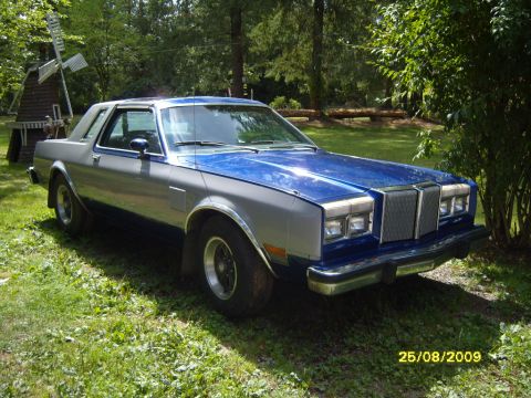 1989 Ford Bronco - This 1981 Chrysler Cordoba has a distinctive vertical bar grille and two-tone paint.