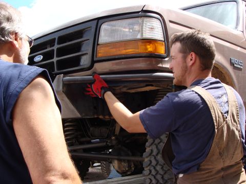 1993 Ford Bronco - Inspection of an aftermarket bumper on a 1993 Ford Bronco.