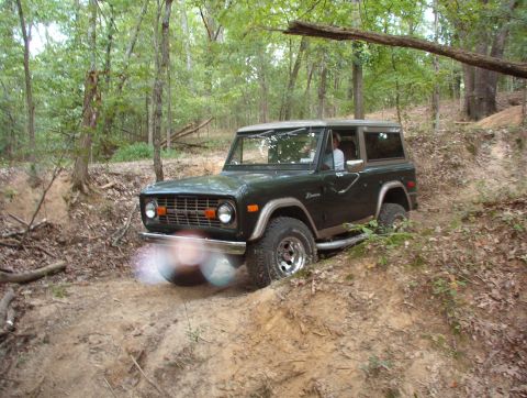 1975 Ford Bronco - At the bottom of the sled, he got lined up to go back over the burm & thru the gate.