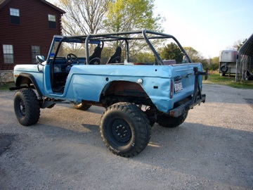 1973 Ford Bronco - This 1973 Ford Bronco is modified with a roll cage and large off-road tires.