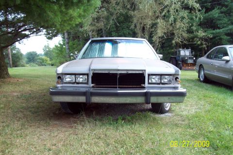 1900 Ford Wagon - '85 Grand Marquis front stripped
