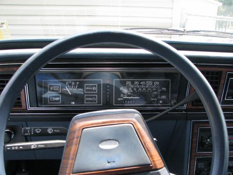 1985 Ford LTD - The instrument cluster of a 1985 Ford LTD displays the speedometer, fuel level, and warning lights.