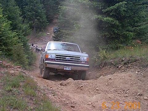 1989 Ford F-150 - Approaching the top of the hill.