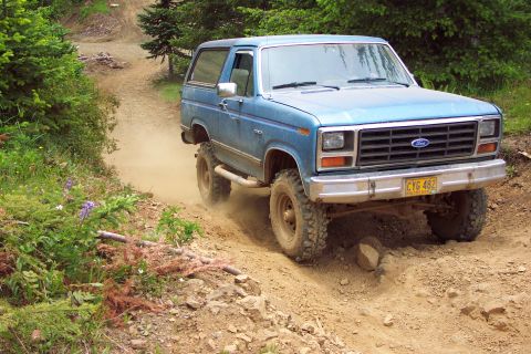 1989 Ford F-150 - Ron also makes easy work of East entrance of Hogs Back trail #18 with lift and lockers.Don't these people with lifts & lockers just make ya…