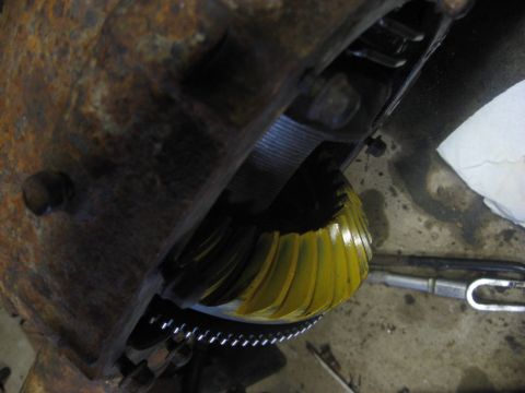 1995 Ford Bronco - This photo shows the internal gears of a differential, not a complete vehicle.
