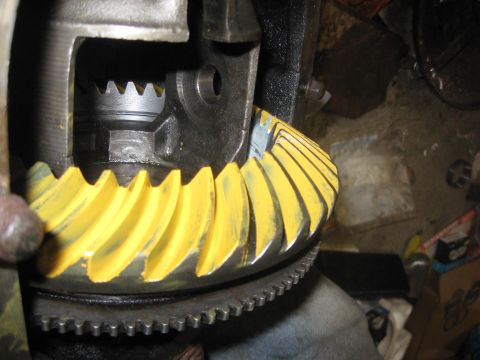 1995 Ford Bronco - Differential gears marked with yellow compound, likely for pattern checking.