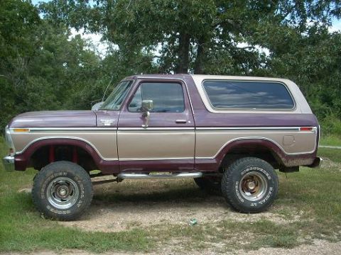 1979 Ford Bronco - Lifted 4" but still with 33's