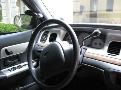 2000 Ford Crown Victoria photo