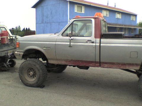 2001 Ford F-350 - This pickup truck appears to be from the early to mid-1990s, not a 2001 model.