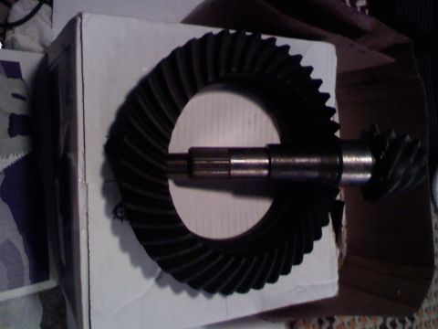1979 Ford Bronco - Differential gear set shown on a white box, with 'SUPERMOTORS' text visible at the bottom right.