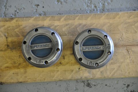 1996 Ford Bronco - Two Superwinch manual locking hubs are shown, labeled for 'LOCK' and 'FREE' operation.