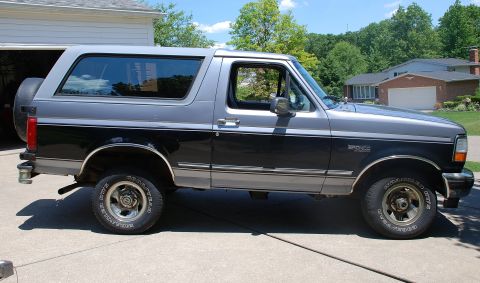 1995 Ford Bronco - This 1995 Ford Bronco features a two-tone paint scheme with gray on top and black on the lower half.